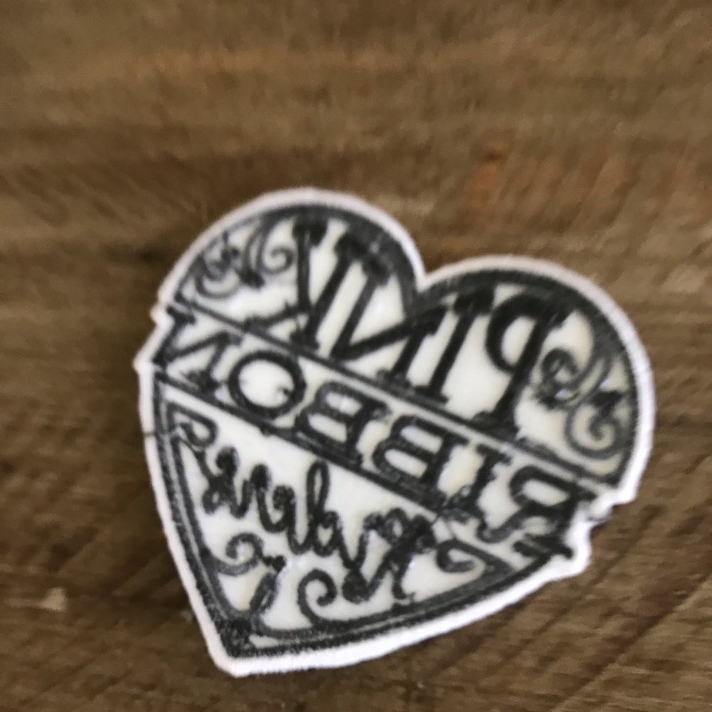 Heart iron on patch - Picture 8 of 8